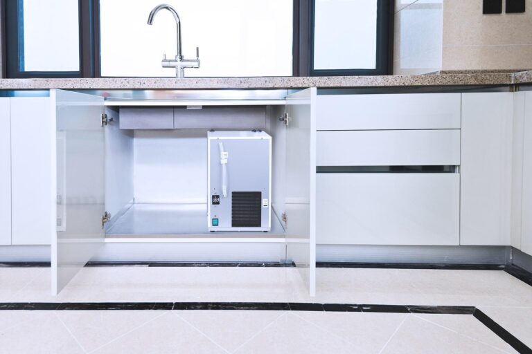 Sottobanco con rubinetto